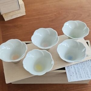 New Japanese Glazed Floral Edge Ceramic Sake Cups Cocktail Bowls Set of 5